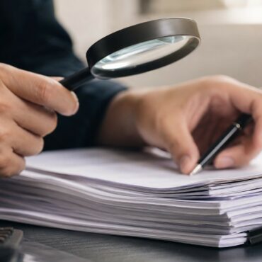 SAT detecta vínculos con “factureras” en empresas que validan 20 % de comprobantes fiscales